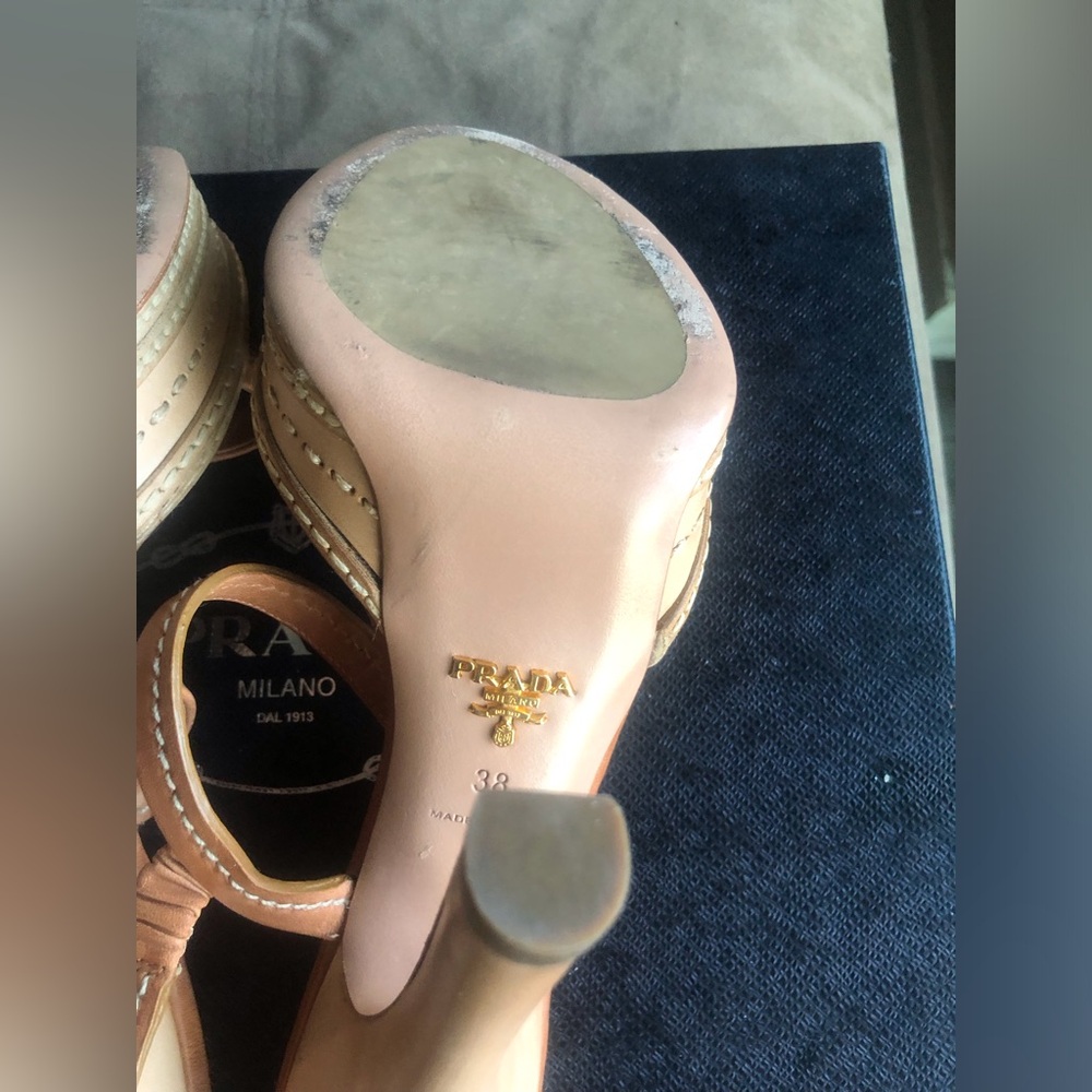 EUC! Prada Tan Leather Strappy Platform Sandals Heels w/box ~ 38/7.5-8 - Picture 4 of 5